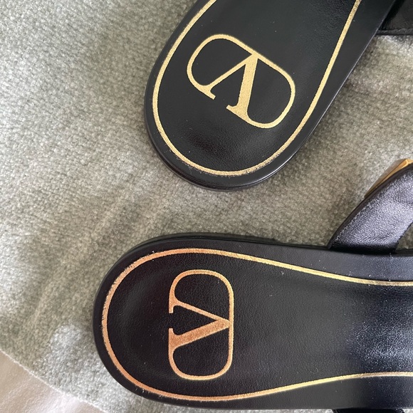 Valentino Roman Stud Slide Sandal - Picture 4 of 5